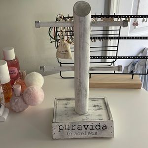 Pura Vida Jewelry Display